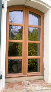 fenêtre bois cintrée à Mirepoix-sur-Tarn 31