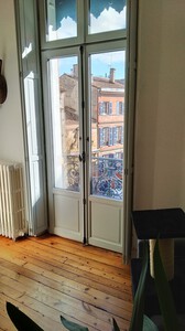 Porte-fenêtres bois avec volets intérieurs à Toulouse